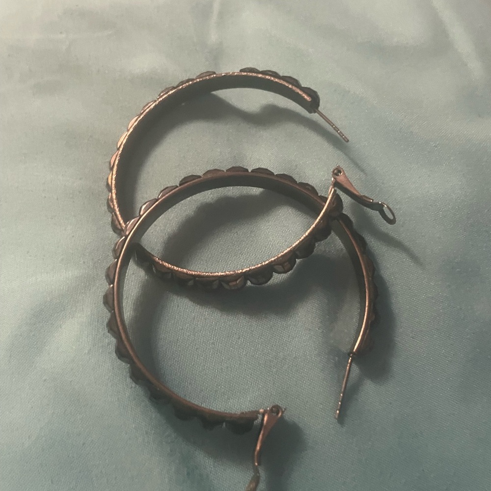 !Black Diamond Cut Shiny Hoop Earrings